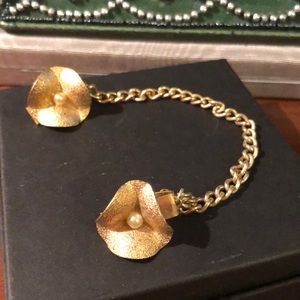 Lovely VTG Sweater Clip